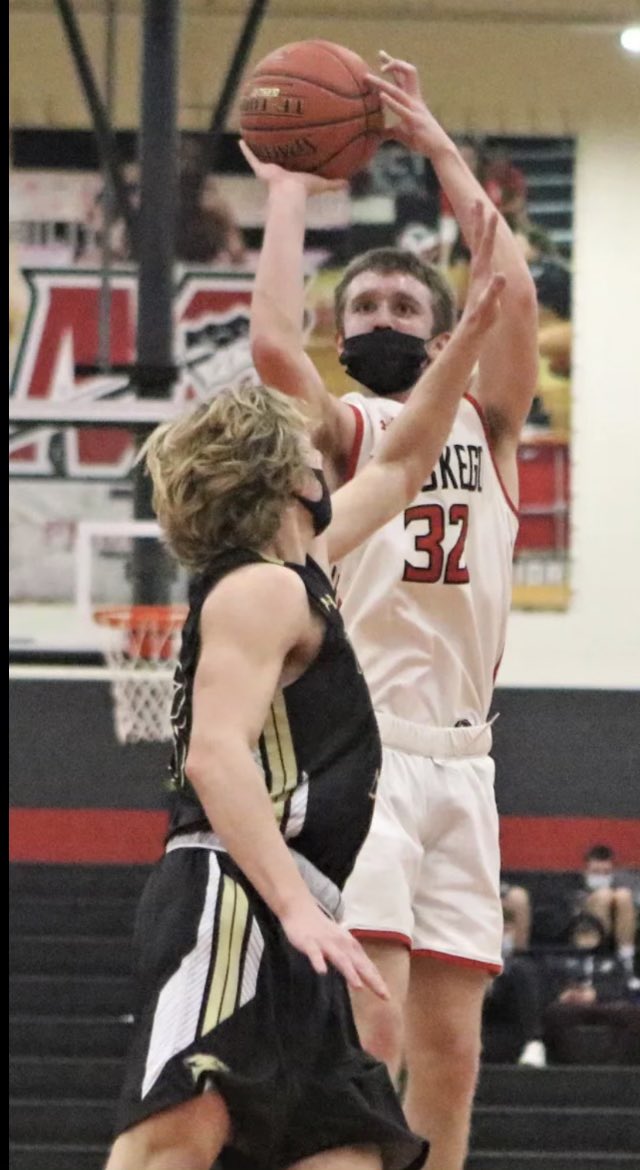 DinoCook7's tweet photo. D1 prospect - @LukeBara32 with 32 points / 10 rebounds / 5 assists (9 from beyond the arc) tonight!  He is currently shooting 42% from the arc ; 50% from the field &amp; 90 percent from the line! @hoopnalysis_35 @Ny2laWisconsin @WisBBYearbook @Evan_Flood @WHELITEWI @PrepHoops_WI https://t.co/lIClpAYprK