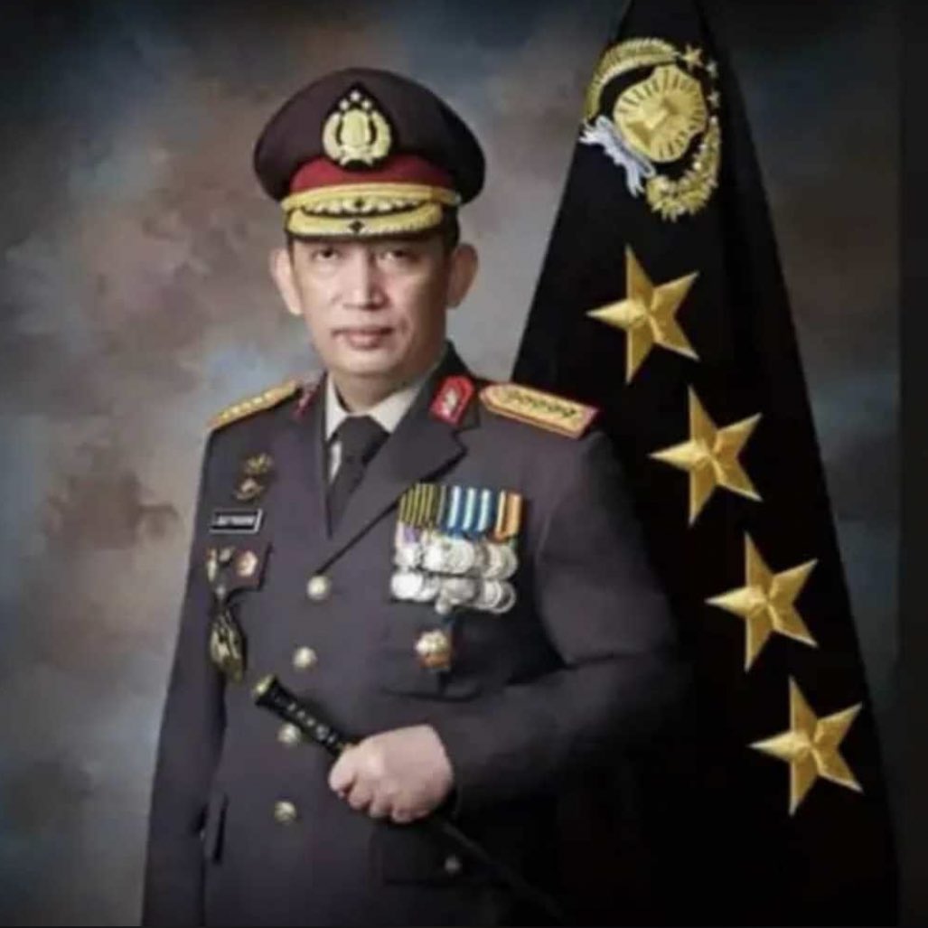 TwetPolisi's tweet photo. Selamat atas pelantikan Jenderal Pol. Drs. Listyo Sigit Prabowo, https://t.co/b3BjphTgjW. sebagai Kepala Kepolisian Negara Republik Indonesia ke-25 https://t.co/SiLM3qzpgV