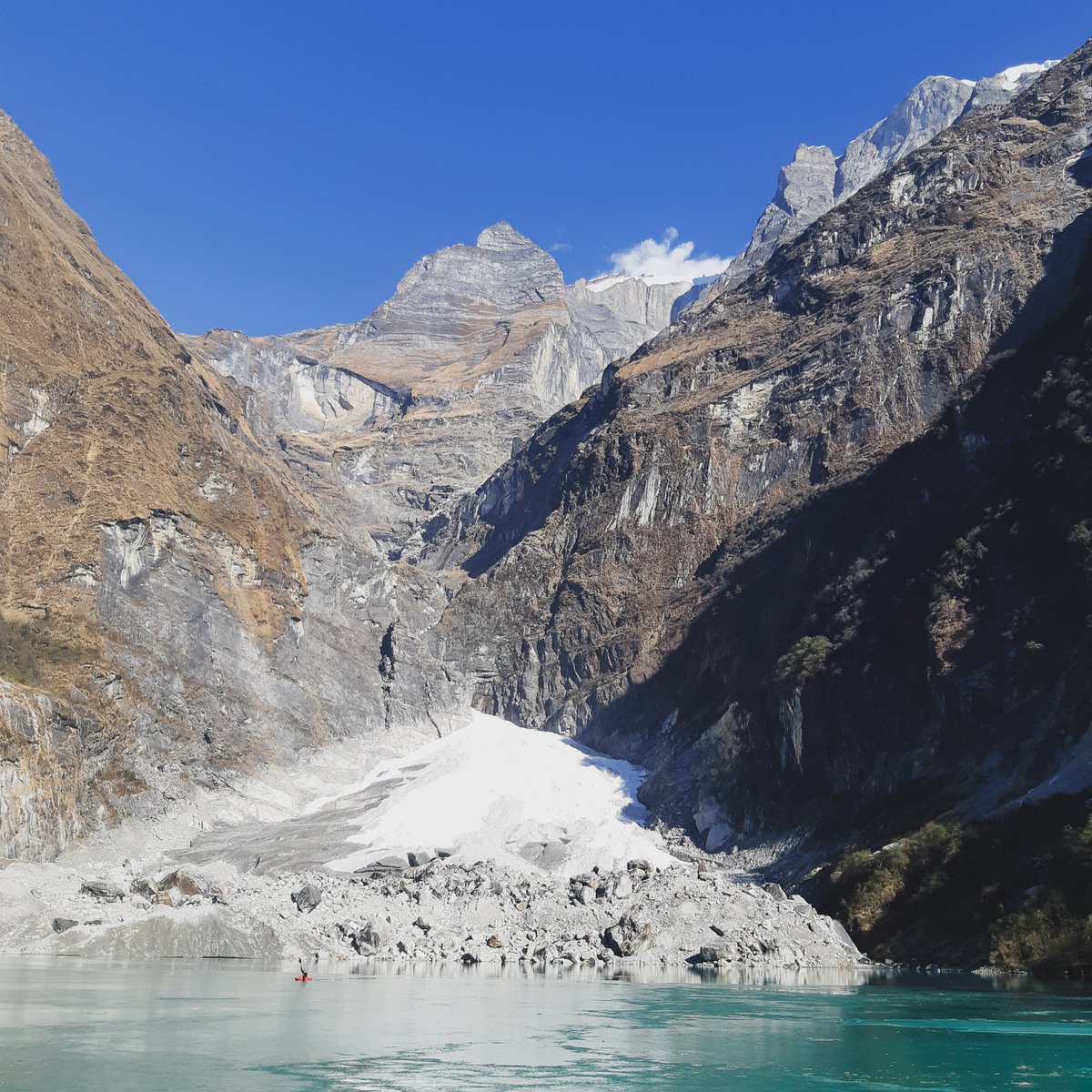 ImAashib17's tweet photo. Sikles,Kahphuche Glacial Lake,
Majestic view of Machhapuchhre seen in the evening from Kori Danda and Lamjung Himal.
#travel #travelphotography #travelnepal #trekkinginnepal #nepal8thwonder #westernregion https://t.co/LQ67tFV0C0