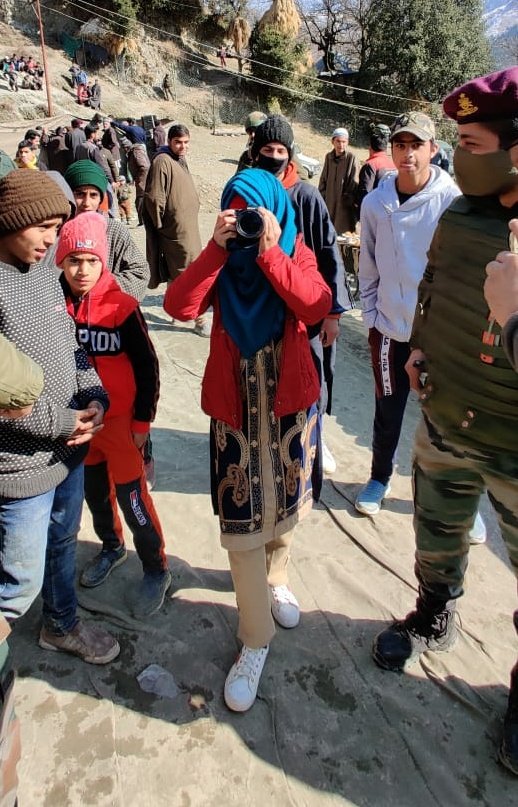 YTCtangdhar's tweet photo. Glitters in eyes when she clicked pic from a DSLR for the first time. All thanks to the #AngelsinUniform showing a different perspective of #Kashmir @NorthernComd_IA @SSBCrack @DefenceDirect @gloryatanycost @GreaterKashmir @kashmir_watch @KNSKashmir https://t.co/MO60bvH8t6
