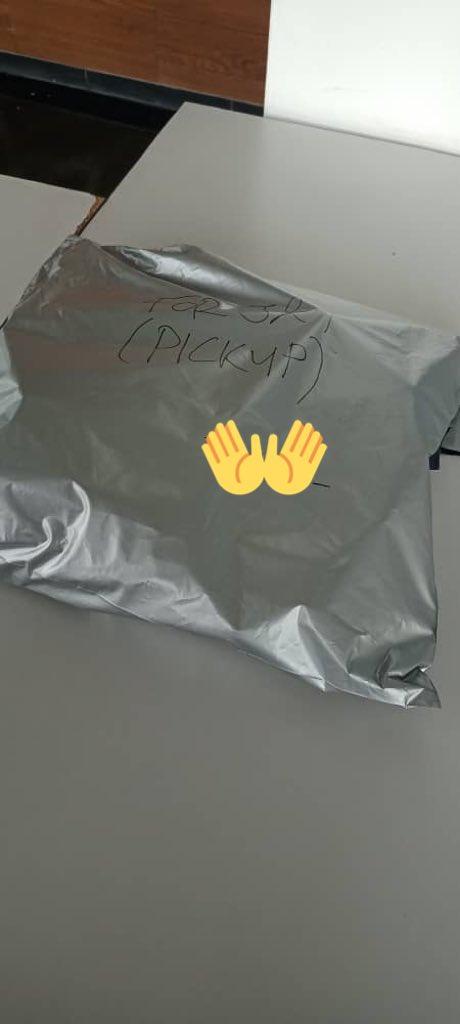 splendidshop_'s tweet photo. #SplendidTRACK #SplendidUPDATES
15 parcels inside the big bag (2nd photo) will be picked up today! The tracking will be updated once theyโre on the system! Those who has yet to make payment and send details, please do so :)
Oh and I sprayed the parcels with sanitizer first ๐ท https://t.co/kLSnHB9GlP