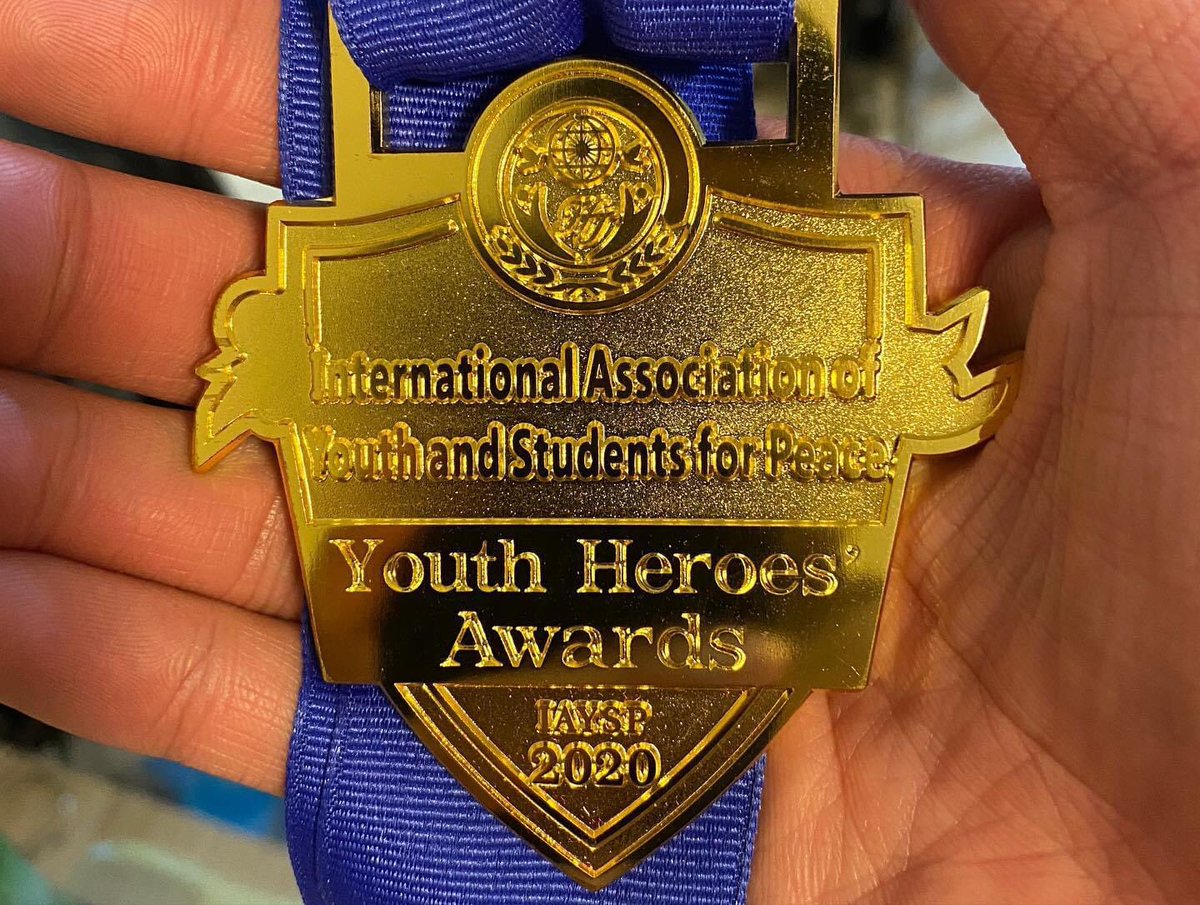 RAVIDvoeun's tweet photo. Mr. Oun Batham, known as #Sai is awarded International Association of Youth and Student for Peace after he initiated a charity #RunWithSai, and he spent 97 days running across the Cambodian nation with longer than 2,400 Km ,and received nearly $500k for a Children Hospital. https://t.co/KT9wiub55g