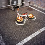 自転車置き場の新しい使い方!三輪車がジャストサイズでお見事