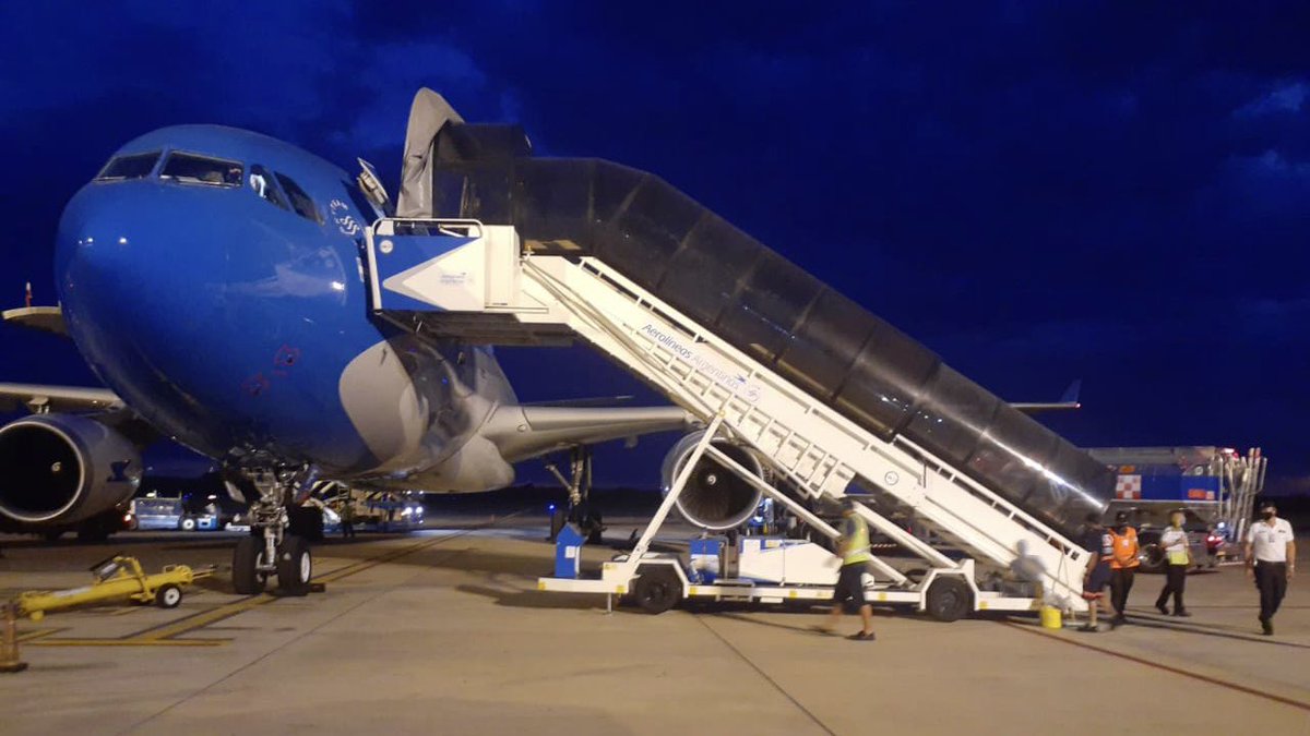 Ya está volando hacia #Moscú el 3er AirBus de <a href="/Aerolineas_AR/">Aerolíneas Argentinas</a> , que traerá al país más dosis de la vacuna #SputnikV .

Seguimos trabajando en cuidar la salud de tod☀️s, enfrentando con más esperanza al #coronavirus .

#CuidemosTodosDeTodos