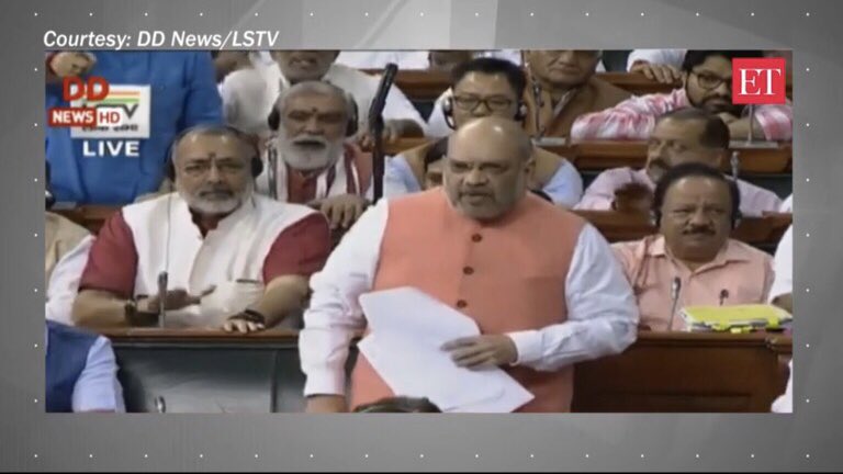 PKBhaiSince1971's tweet photo. संसद में जोश दिखाने वाले @AmitShah जी, आपकी नाक के नीचे #लालक़िले पर #भारतीयतिरंगे का #अपमान हो गया, #गृहमंत्री जी अब तक आप चुप क्यों है?
@PMOIndia @ANI @PTI_News https://t.co/nRgmC1cTV2