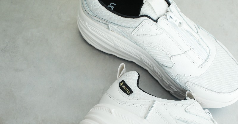 GORETEXjp's tweet photo. 防水機能とシンプルなデザインで人気のUGGのスニーカー"CA805 ZIP GORE-TEX"。防水デザインと軽量かつクッション性に優れたアウトソールで機能性も充実。コーディネートしやすいホワイトとブラックの2色展開です。

#goretex #ゴアテックス #UGGJapan #uggsneakers #uggスニーカー #スニーカー