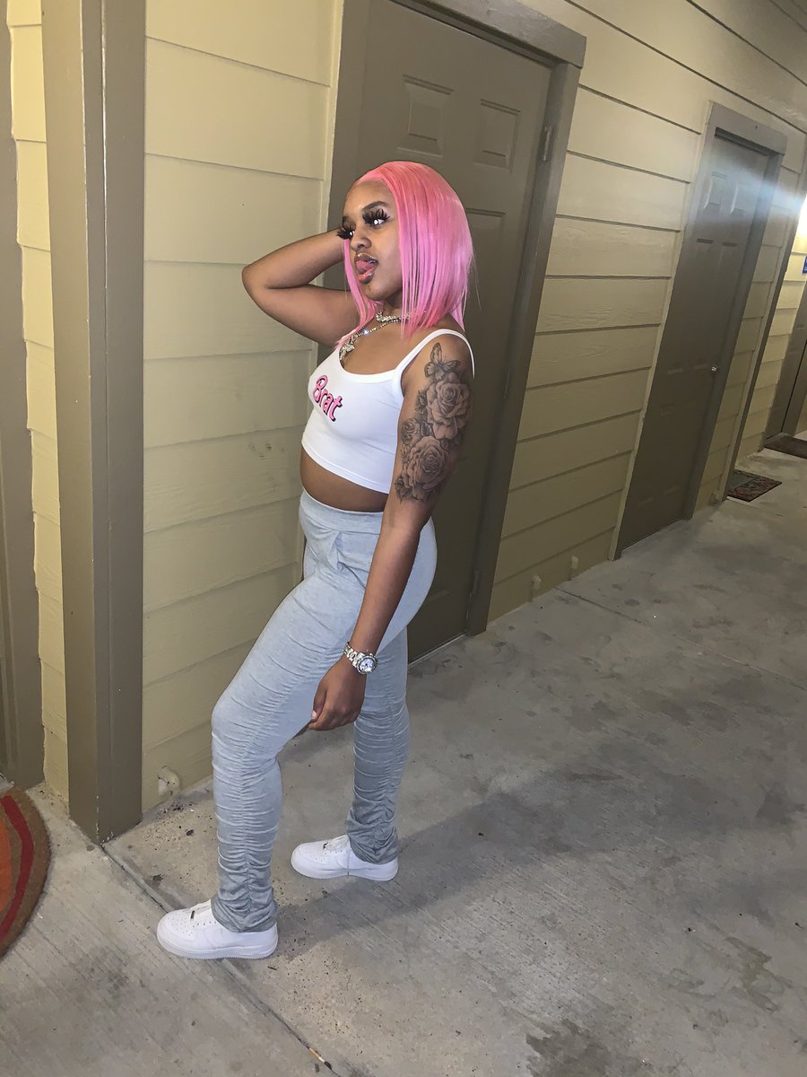 akerianicole's tweet photo. WhosWhoOfASU                                               •Akeria Parkman
•Mount Olive High
•ASU 22
•#trainerbae💊 
• My face might be mugging but i’m very sweet &amp; love making friends🥰 new friends ? dm me🥳
• Business owner💰
(new transfer student from usm)💓💓 https://t.co/qt2YD61m9a