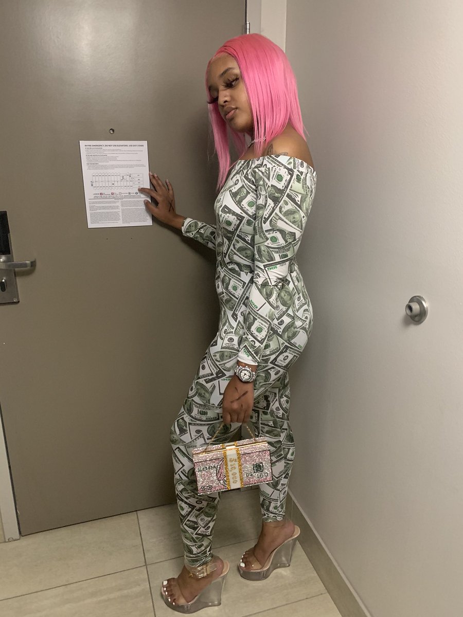akerianicole's tweet photo. WhosWhoOfASU                                               •Akeria Parkman
•Mount Olive High
•ASU 22
•#trainerbae💊 
• My face might be mugging but i’m very sweet &amp; love making friends🥰 new friends ? dm me🥳
• Business owner💰
(new transfer student from usm)💓💓 https://t.co/qt2YD61m9a