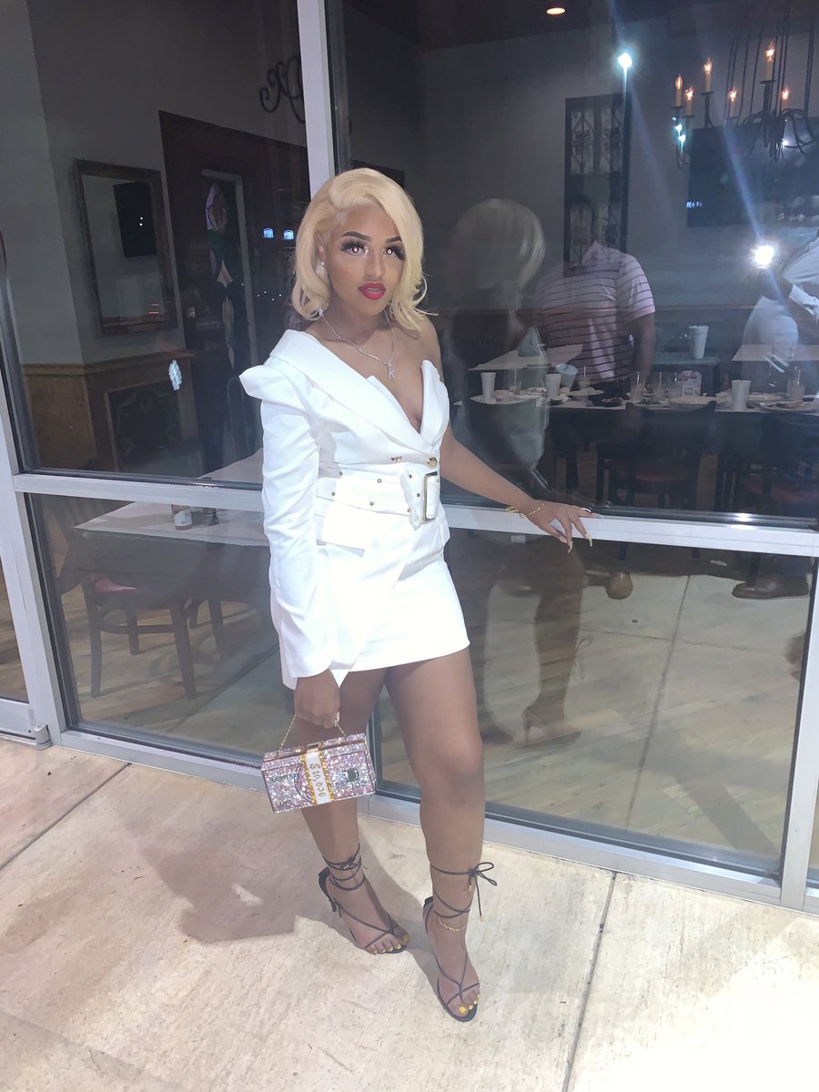 akerianicole's tweet photo. WhosWhoOfASU                                               •Akeria Parkman
•Mount Olive High
•ASU 22
•#trainerbae💊 
• My face might be mugging but i’m very sweet &amp; love making friends🥰 new friends ? dm me🥳
• Business owner💰
(new transfer student from usm)💓💓 https://t.co/qt2YD61m9a