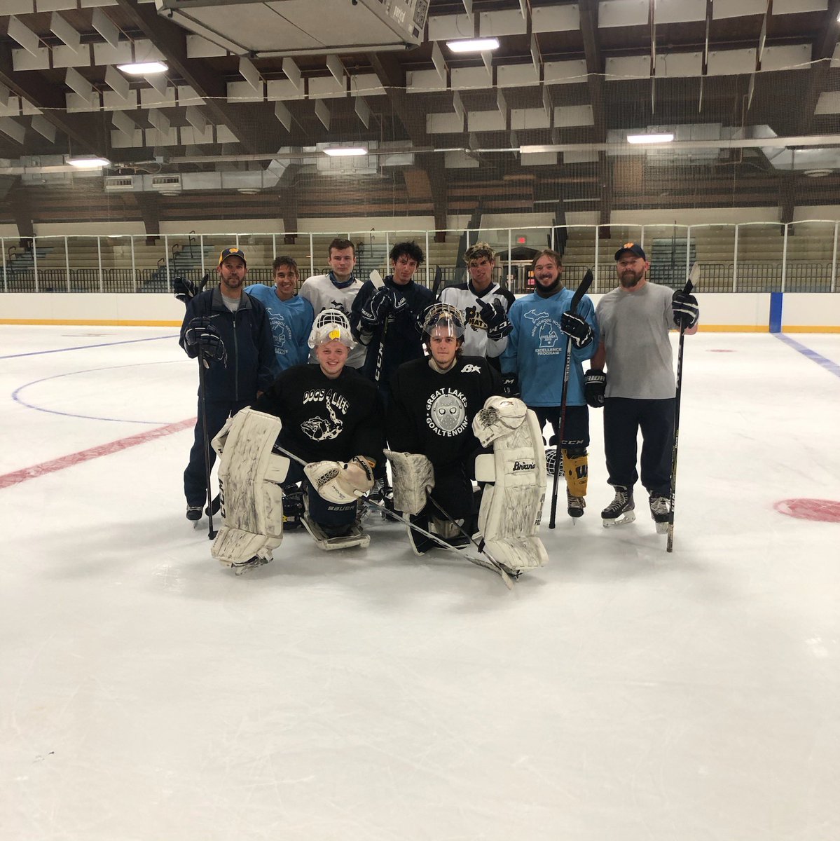 jasoncuppari's tweet photo. I’m a Senior Student-Athlete. I play hockey for Wyandotte High School @bears_hockey. When we have a season I will hold myself/team accountable for COVID safety protocols. Share a picture if you feel the same way. @GovWhitmer @MHSHCA #LetUsPlay https://t.co/9O5gswCk8L