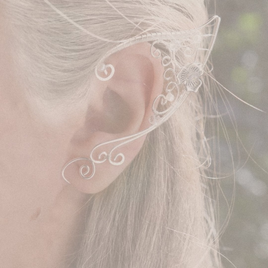 ───────  𝐆𝐖𝐄𝐍 ───────
        ⠀⠀⠀⠀                    ❀𝑆𝑒𝑒𝑙𝑖𝑒❀

❝𝑊𝑒𝑙𝑙, 𝑠𝘩𝑒 𝑙𝑖𝑣𝑒𝑠 𝑖𝑛 𝑎 𝑓𝑎𝑖𝑟𝑦 𝑡𝑎𝑙𝑒
𝑆𝑜𝑚𝑒𝑤𝘩𝑒𝑟𝑒 𝑡𝑜𝑜 𝑓𝑎𝑟 𝑓𝑜𝑟 𝑢𝑠 𝑡𝑜 𝑓𝑖𝑛𝑑❞

⠀⠀⠀⠀              ♡↻