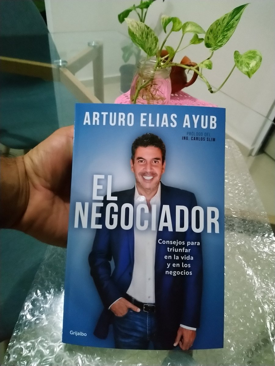 Silvaran's tweet photo. Recién salido del horno 😃... #elnegociador #lomejor #buenainversión #claroshop #compraonline  @arturoelias https://t.co/6mTYRyDPBY
