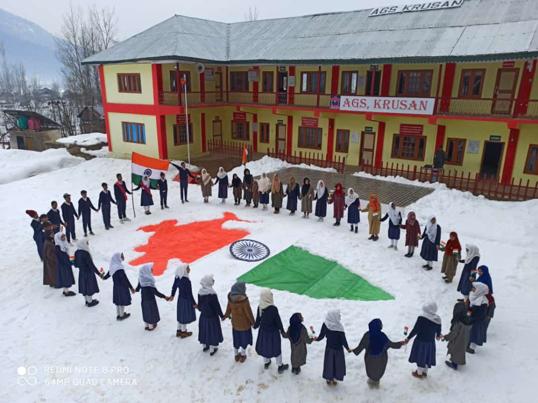 KiranJa97186311's tweet photo. Let's together try to change this currpted system together, Nation's strength is in it's people's hand.

#SSRiansFightBack https://t.co/PMhLqUfQhh