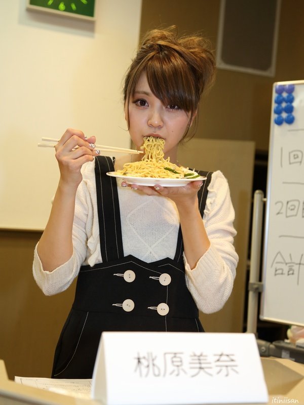 itiniisan's tweet photo. 懐かしのオートサロン
2014編続き

たしか？
この年から？
ギャルパラ新年会が始まった
よーな？
MC桃んが
みゆてぃ
#TOKYOAUTOSALON2014
#オートサロン2014
#TAS2014 https://t.co/3UEzzIalW1