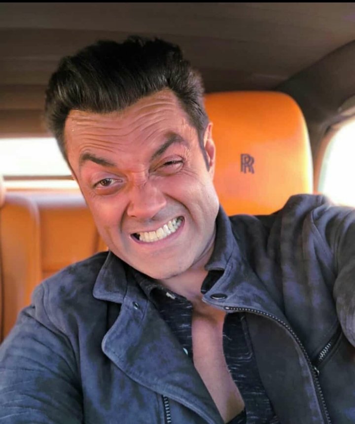  happy birthday bobby deol paaji aap aise hi haste muskurate raho 
Love you deols 