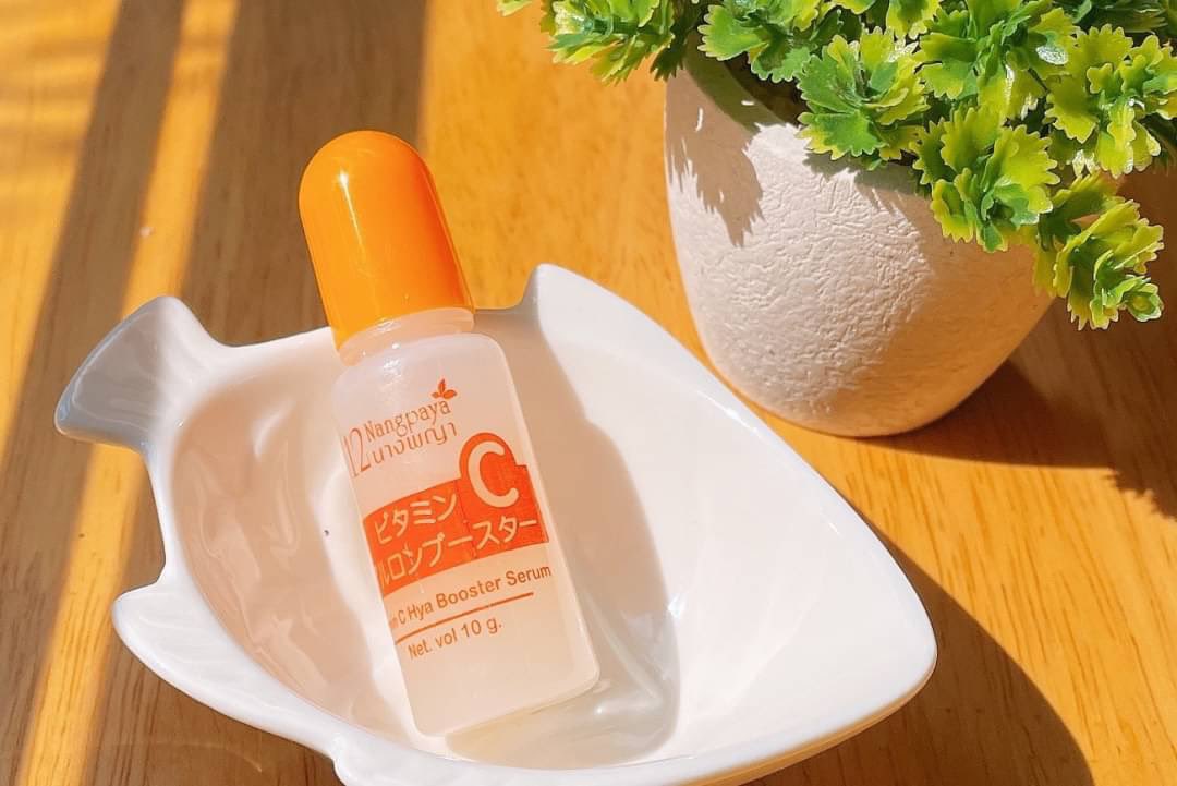 Savireview's tweet photo. ลองใช้ Vit C hya เลิฟสุดขวดจิ๋วแต่แจ๋วมาก ช่วยผิวกระจ่างใส ลดริ้วร้อยและจุดด่างดำ กระชับรูขุมขน กลิ่นก็ดีงาม หาซื้อได้ง่าย Shopee เลยจ้า #ใช้ดีบอกต่อ #vitchya https://t.co/jhyF8QK5Zt