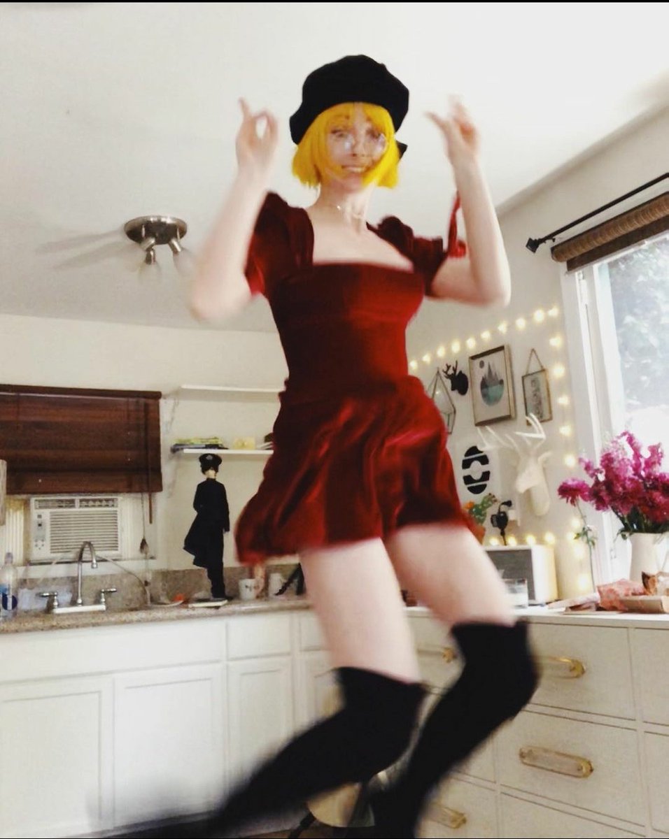  @TessaViolet as Blurry Mike Wazowski: A Thread