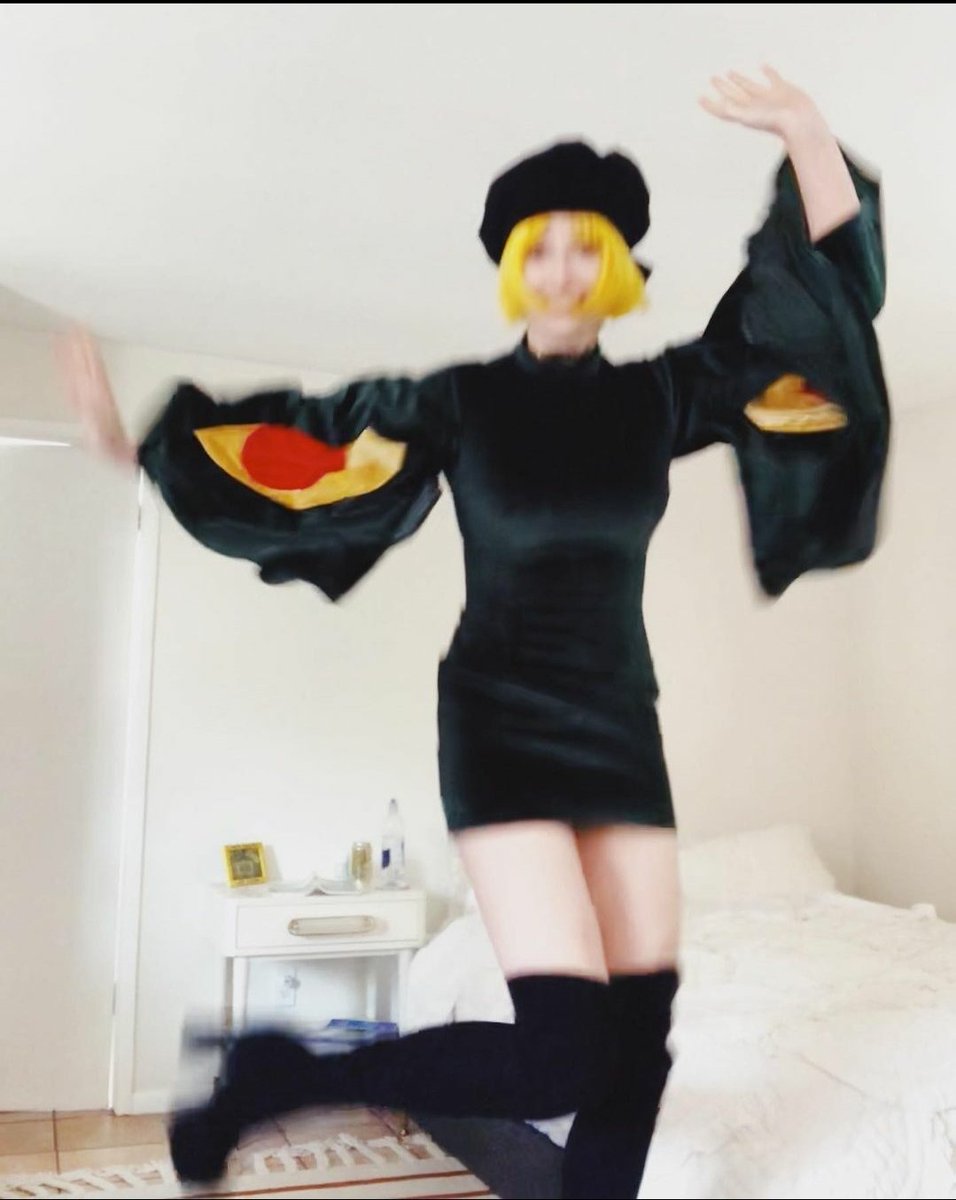  @TessaViolet as Blurry Mike Wazowski: A Thread