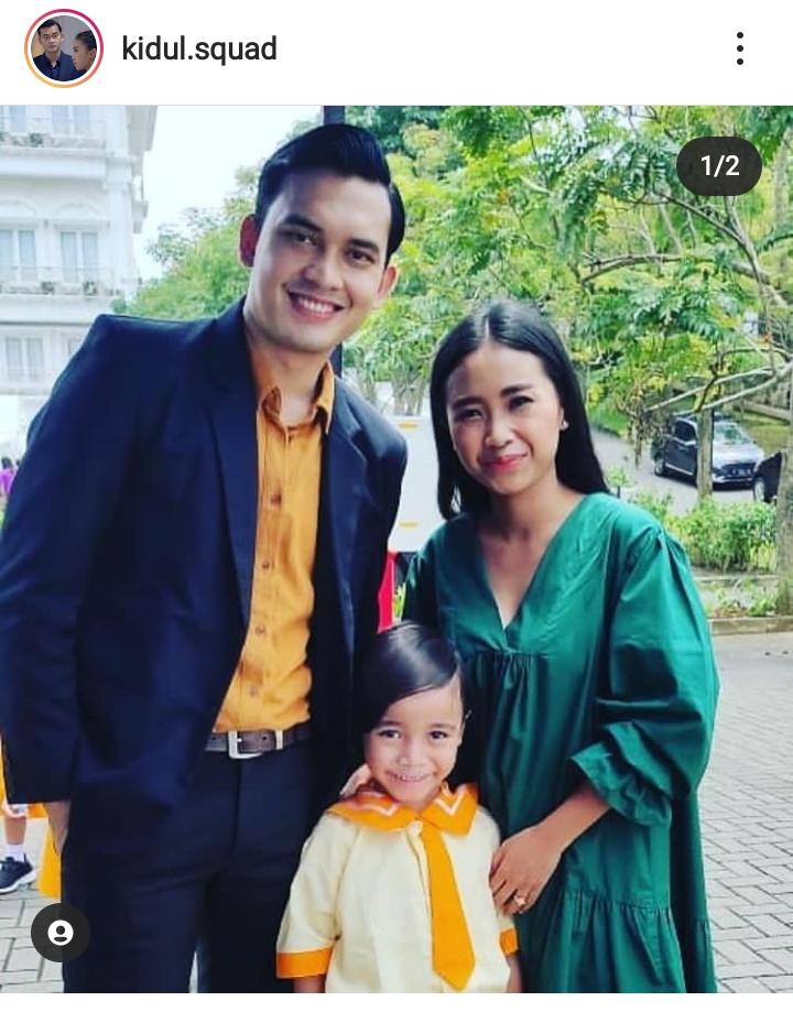 onthewaykidul's tweet photo. Ini foto dari masa depan bersama papa dan ibuuu🤣🤣 #ikatancinta #kidul https://t.co/MCWREQDHNB