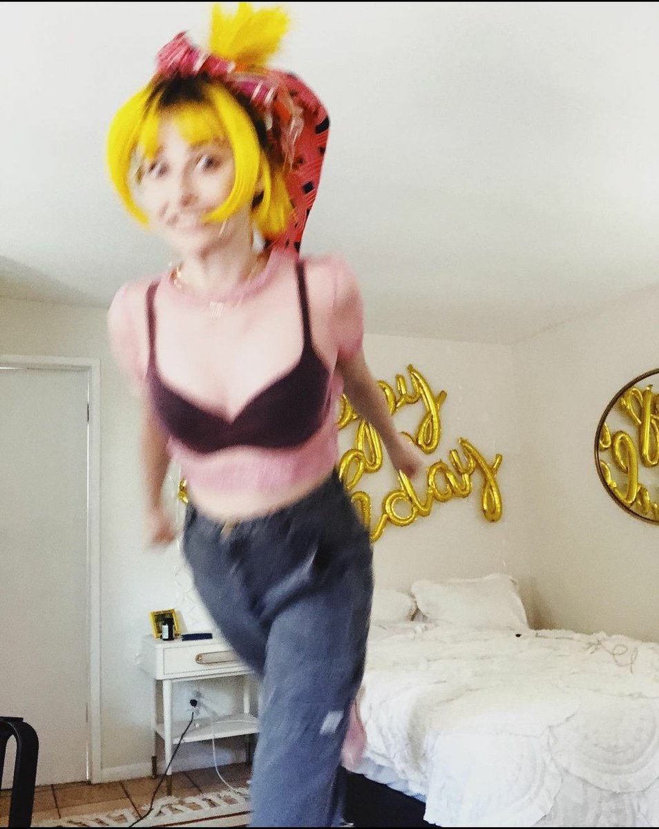  @TessaViolet as Blurry Mike Wazowski: A Thread