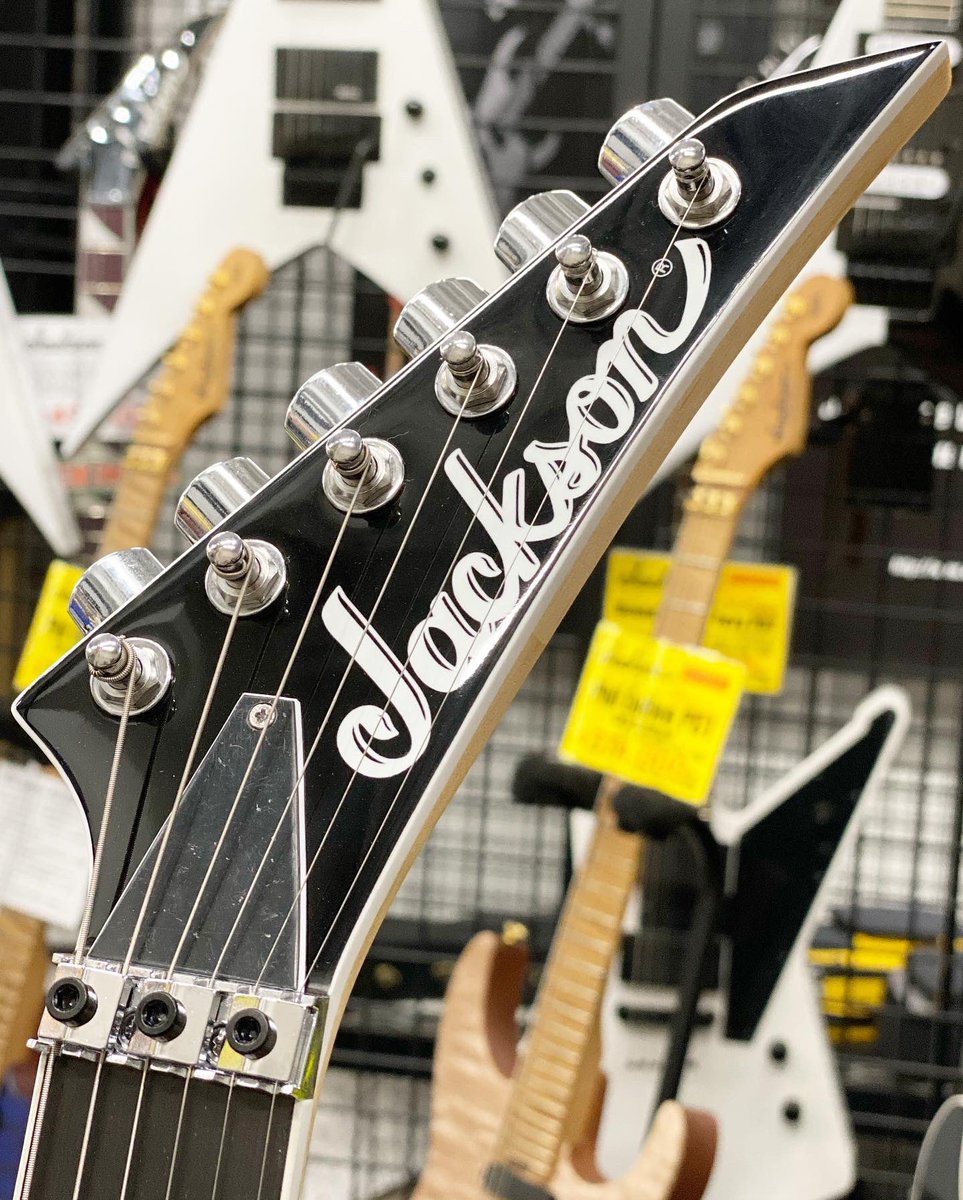 gakkicenter's tweet photo. 「Jackson Pro Series SOLOIST SL2, DEEP BLACK」入荷!
王道でクールなデザイン🤘😈
ロックやメタルに!✊
#jacksonguitars #jacksonguitar #proseries #compoundradius #floydrose #seymourduncan #cool #hrhm #metal #heavymetal #ジャクソン #ジャクソンギター #ヘビメタ #ソロイスト https://t.co/USA9TXNlPs