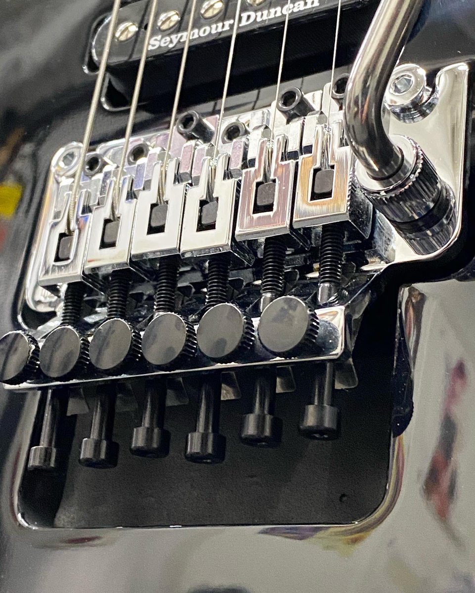 gakkicenter's tweet photo. 「Jackson Pro Series SOLOIST SL2, DEEP BLACK」入荷!
王道でクールなデザイン🤘😈
ロックやメタルに!✊
#jacksonguitars #jacksonguitar #proseries #compoundradius #floydrose #seymourduncan #cool #hrhm #metal #heavymetal #ジャクソン #ジャクソンギター #ヘビメタ #ソロイスト https://t.co/USA9TXNlPs
