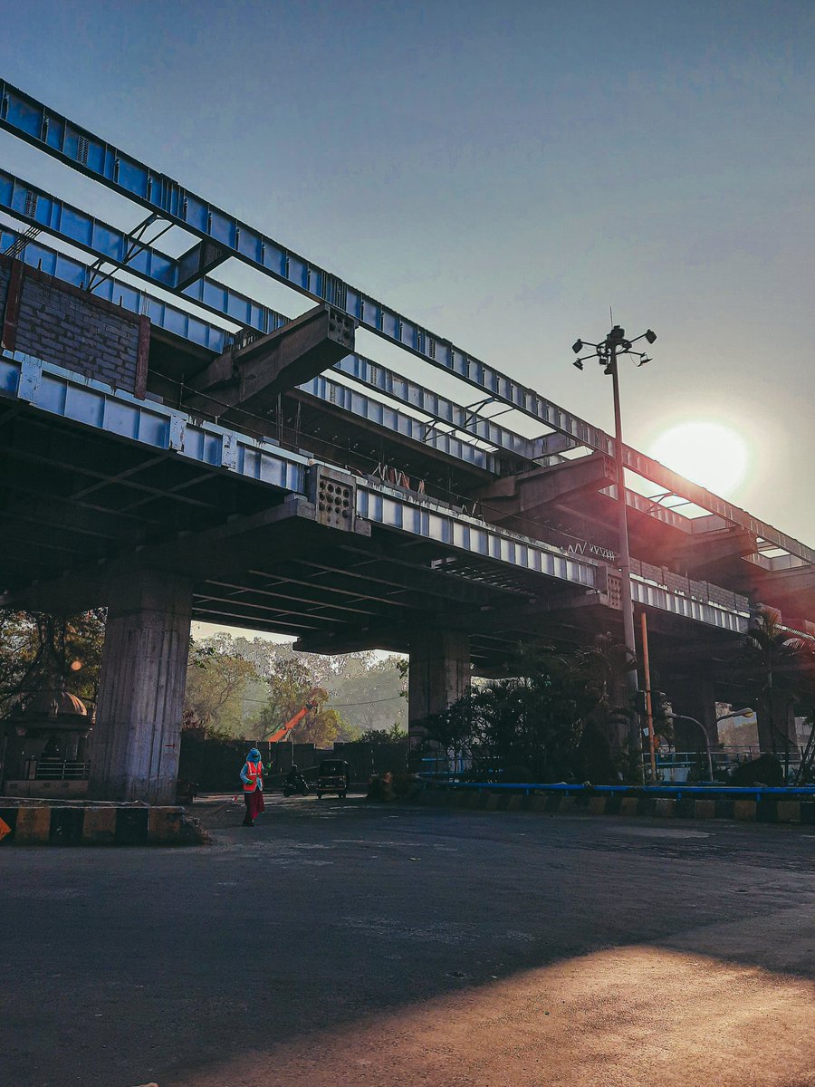 actnikhil's tweet photo. #punemetro #pune #pcmcmetro #pcmc 
Kadhi honar kaam?🤔 @metrorailpune https://t.co/sr09CGOOOh