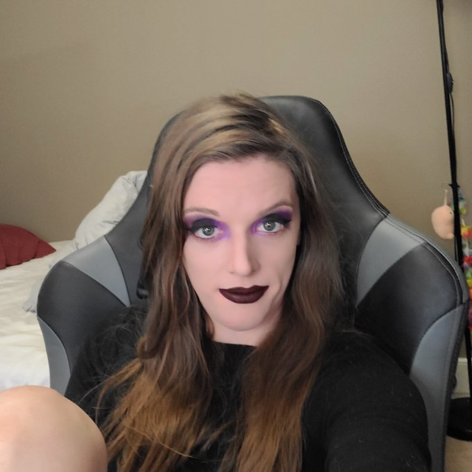 Shooow, goth show https://t.co/ZrnhrszZgW<a href="/tag/transisbeautiful"class="tags"><span>#transisbeautiful</span></a><a href="/tag/whoisbethanyvontrap"class="tags"><span>#whoisbethanyvontrap</span></a>