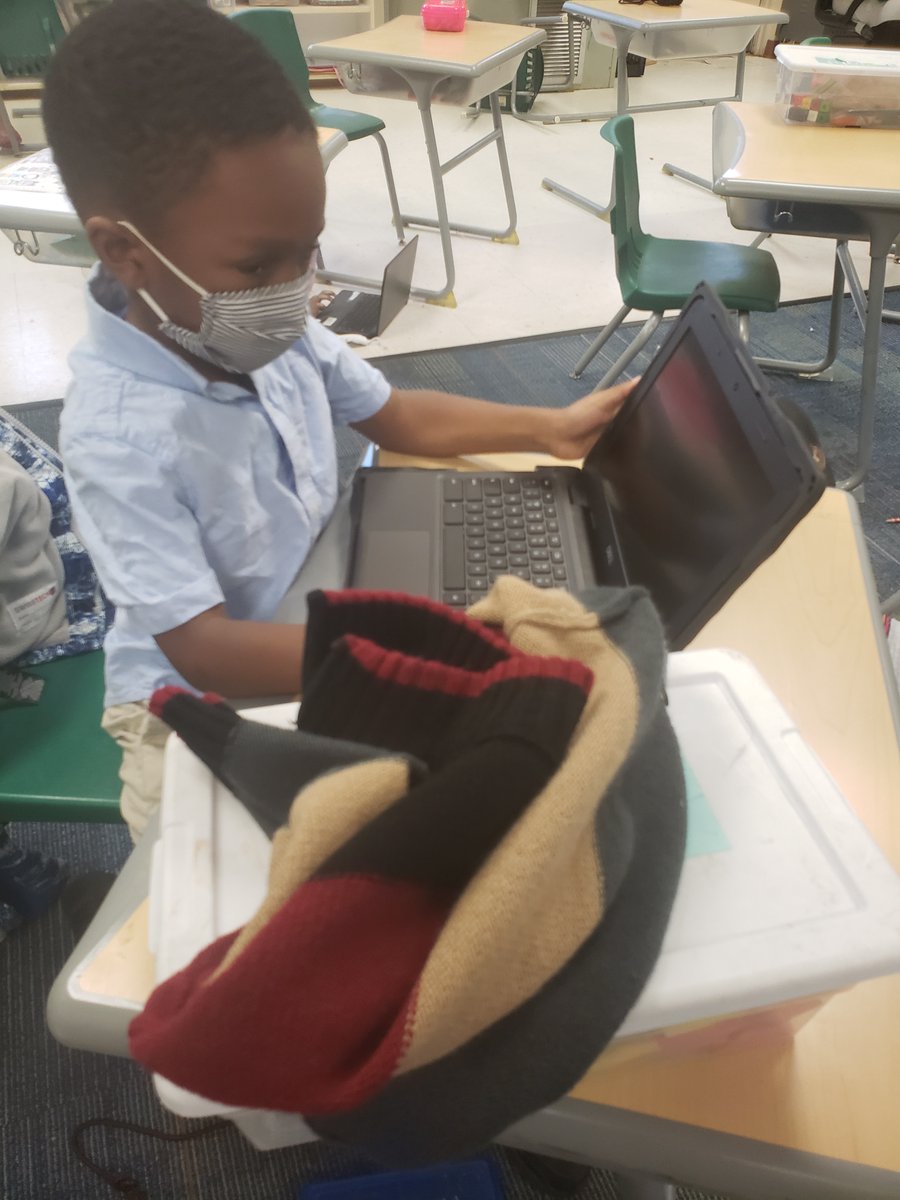 school_westview's tweet photo. In the floor or in a chair, learning is happening everywhere in Mrs.Robershaw's class. https://t.co/a4XFuRptO5