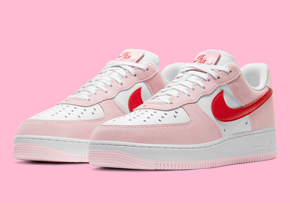SneakerNews's tweet photo. Another Valentine's Day Air Force 1 is coming in February
https://t.co/FfUA6pIL0Z https://t.co/JA1DhrFvNP