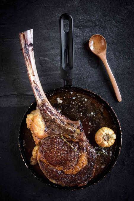 TheYumPost's tweet photo. If the world is about to end, what would you eat before you say goodbye to earth? #food #foodie #delicious #foodporn #cooking #baking #homemade #foryoupage #fyp 

Me:👇
Alaskan King Crab &amp; Tomahawk Steak (medium rare🙌) https://t.co/7cyUi7OkWK