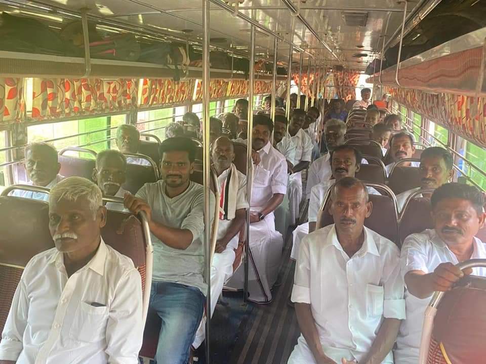 KJ_saianjith's tweet photo. இதய தெய்வம் அம்மா அவர்களின் நினைவாலயம் திறப்பு விழாவிற்காக சிவகங்கை மாவட்டம் இளையான்குடி வடக்கு ஒன்றிய கழக நிர்வாகிகள் சென்னை நோக்கி புறப்பட்ட போது...@KM_Gopi https://t.co/ezq8gbESrI