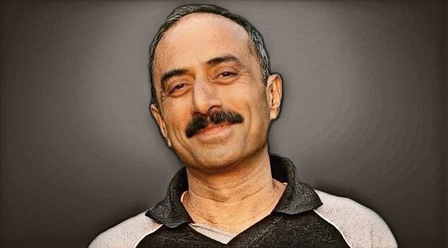 Justice Ashok Bhushan led bench of the #SupremeCourt to shortly hear plea filed by former IPS officer Sanjiv Bhatt to suspend his sentence in a custodial death case of 1990. 

The top court had granted the final chance of adjournment during the last hearing
#custodialdeath