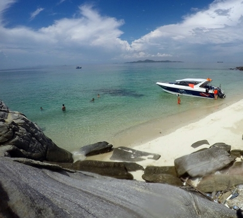 realpattayadive's tweet photo. #LifesABeachThenyouscubadive #PadiThailand #PadiAsia #PadiInstructors #PadiProfesional #PadicourseThailand #PadiIDC #RealDivers #Underwater #Divebuddies #Rescuediver #EmergencyFirstResponder #Thailanddivers #Thailandexpats #Thailanddiveclubs https://t.co/jSaBNLiB3M