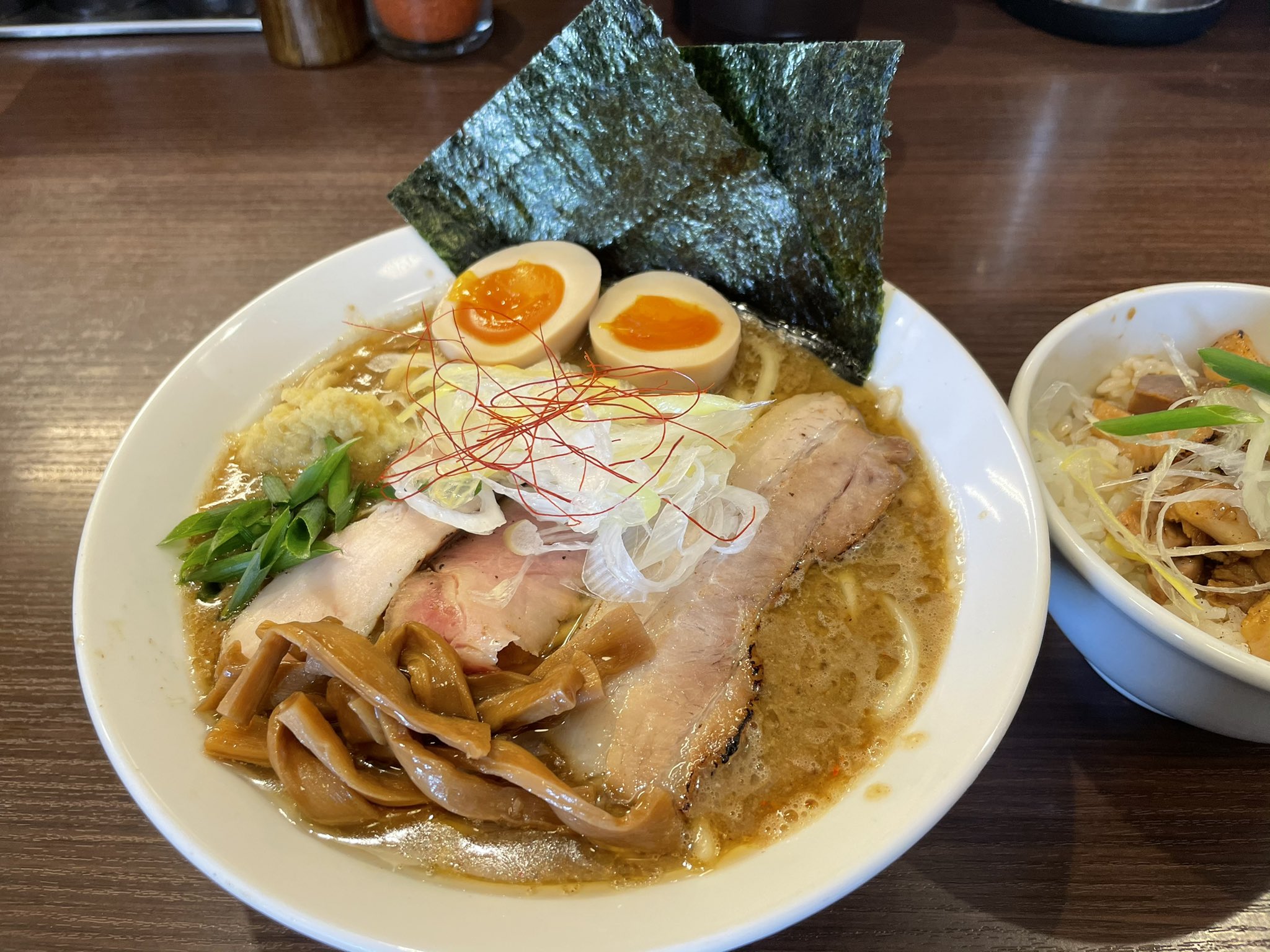 Vega らーめんoneさんで らーめんone 超濃厚 チャーシュー丼も 気になっていた超濃厚ボタン発動 確かに券売機にありました 濃いラーメン食べたい時 最高なお店です 手際の良い調理場を見られる カウンターも最高 美味かった らーめんone Vega らーめんoneさんで らーめんone 超濃厚 チャーシュー丼も 気になっていた超濃厚ボタン発動 確かに券売機にありました 濃いラーメン食べたい時 最高なお店です 手際の良い調理場を見られる カウンターも最高 美味かった らーめんone