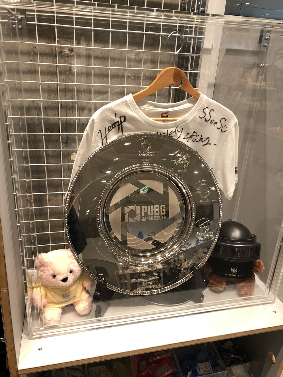 chidorisuu's tweet photo. #PJSメモリアル ブースに行ってきてメモリアルTシャツも無事買えた
最高に楽しい時間をありがとうございます!
おばくんとやっきーさんの大好きコンビが一緒にCAGに居た時は本当最高に楽しかったです!
#PJSWIN
#ovagongWIN
#yakkyWIN
#melofoviaWIN
#DGWWIN https://t.co/qO8Kv1SqTO