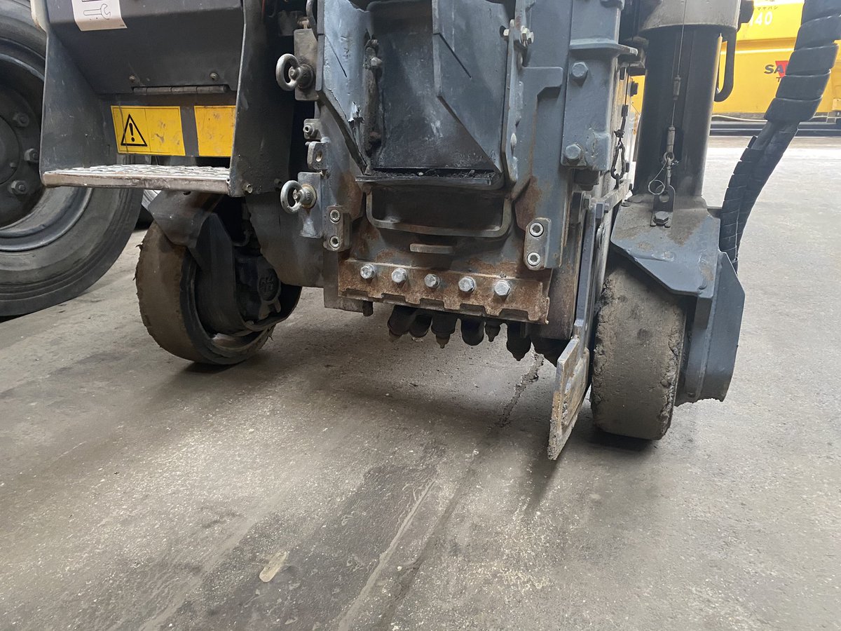 workReport2's tweet photo. ヴィルトゲンW35DC
エンジンオイル漏れ
#ヴィルトゲン
＃整備
#machine 
＃machinerepair
＃mechanic https://t.co/FJEOmz6IG2