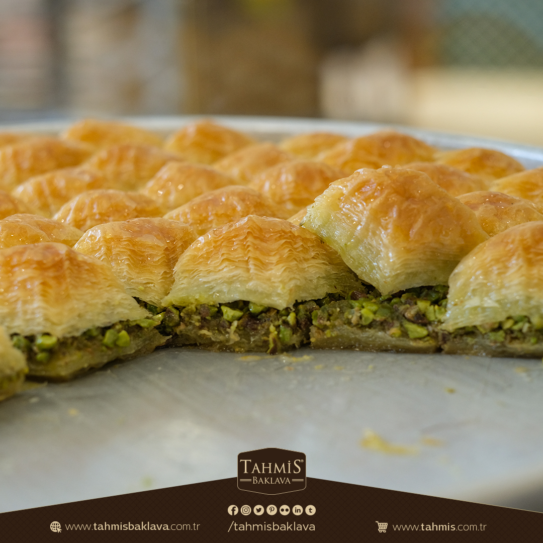 Bir tepsi baklavayı kiminle yemek istersiniz?

tahmis.com.tr adresinden hemen sipariş oluşturabilirsiniz!
.
.
.
#şöbiyet #tahmis #tahmisbaklava #gaziantep #istanbul #baklava #midye #havuçdilimi
#online #satış