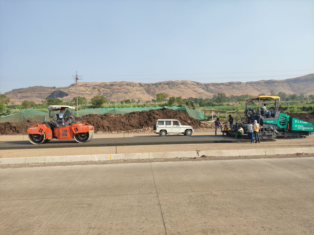 Vitthal84's tweet image. #Infraprojects  #NH166 
Ratnagiri-Solapur-Nagpur 4 lane 

Package 1 Sangli-Borgaon section work by Dilip Buildcon ..

DLC laying at Bhose
