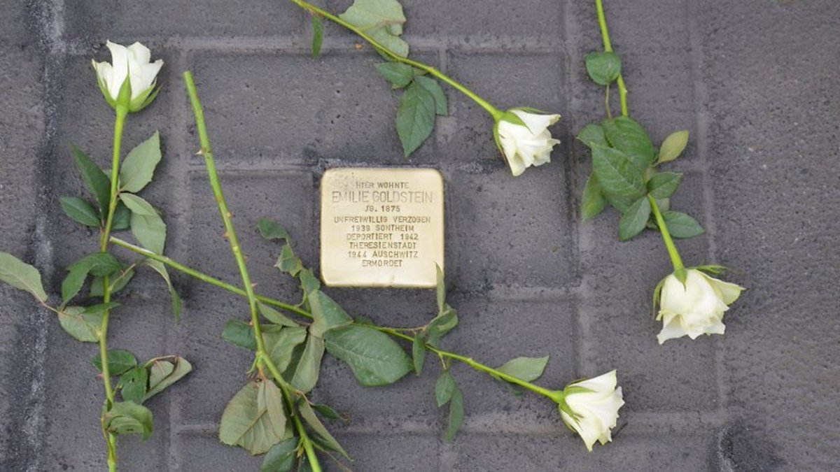 BonnCaritas's tweet photo. Gegen das Vergessen.⁣🕯️⁣#NieWieder

#HolocaustMemorialDay #Bonn #Stolperstein #HolocaustGedenktag #TagDerBefreiung https://t.co/nOPZX9n4Xm