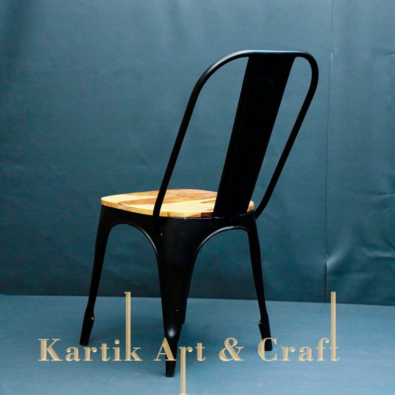 KArtAndCrafts's tweet photo. Available to DM me 📩
#tolix #tolixchair #vintage #industrialdesign #sillas #design #deco #dise #industrial #home #muebles #interior #homedecor #n #barstool #living #decor #interiorismo #furniture #ironchair #barfurniture #kursicafemurah #chair #kursicaffe #stoolcafe #cafejakart https://t.co/SiQfBhyt2y
