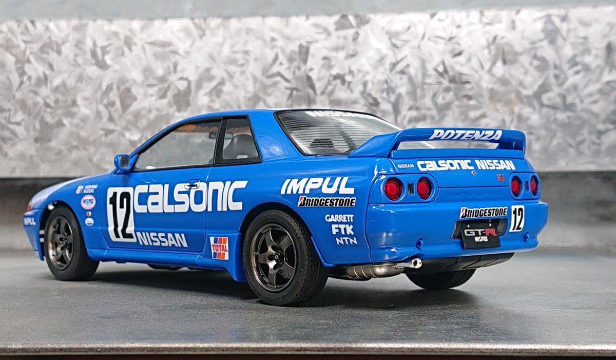 ハセガワのR32スカイラインGT-Rを定番のカルソニックラッピング仕様 