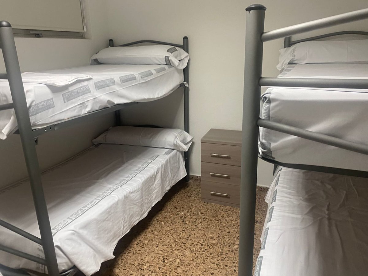 ValenciaNews_es's tweet photo. Los MIR del Hospital de Sagunt siguen descansando en salas minúsculas sin limpieza y compartiendo cama - Lee más noticias a través de este link https://t.co/Hu7DHpyGmg

@huelgamircv @AsociacionMIRe @GVAsagunt @GVAsanitat @ximopuig https://t.co/UO4wIQH9Jl