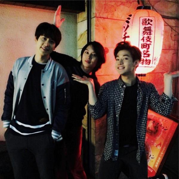 DailyHeenry's tweet photo. Boys night out! 🍜🌝

#HEECHUL #김희철 #HENRYLAU #헨리 #KYUHYUN https://t.co/6lWzor310I