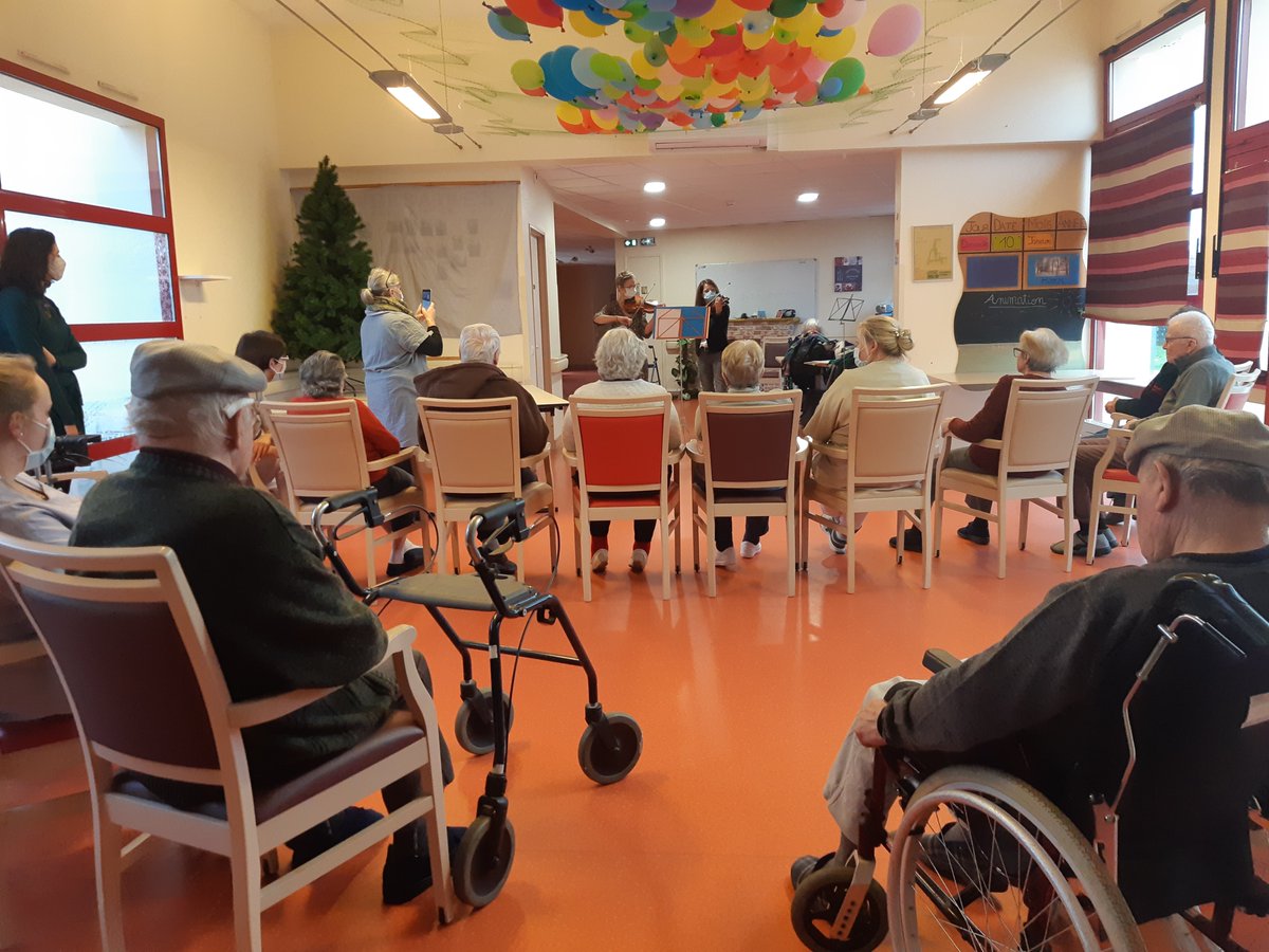 [L’ONPL SOLIDAIRE] Pour conserver le lien social durant cette période, l’<a href="/ONPL_orchestre/">Orchestre National des Pays de la Loire - ONPL</a> propose une tournée initiée par la Région <a href="/paysdelaloire/">Pays de la Loire</a> pour que la musique soit accessible à tous. 
👉 Cette semaine nos musiciens ont donné des concerts dans les EHPAD de la région !