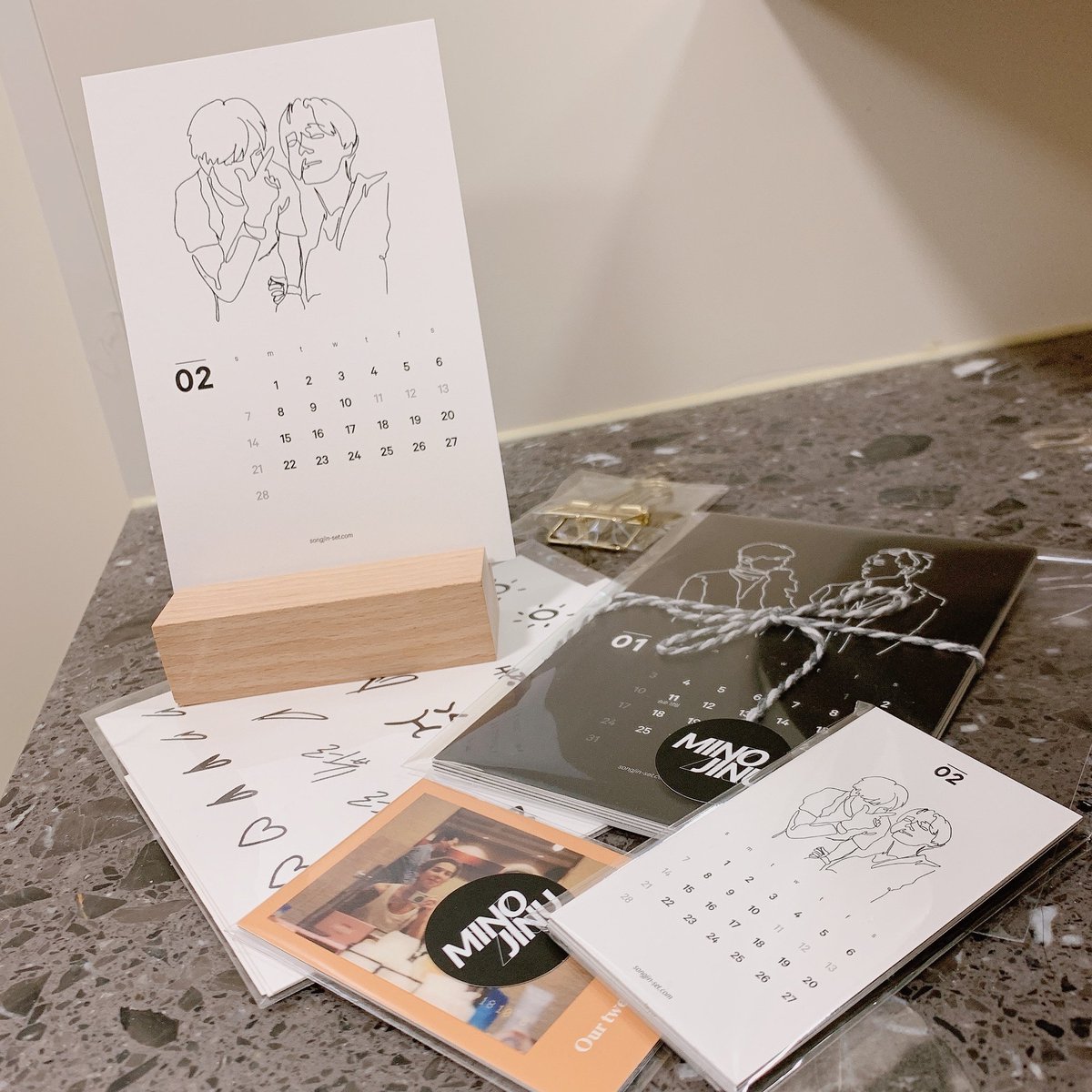 songkimph's tweet photo. ❗GIVEAWAY / PLS RT ❗

Everyone who registered in our #ASongForKim cupsleeve event has a chance to win (1) 𝐒𝐎𝐍𝐆𝐉𝐈𝐍 𝐂𝐀𝐋𝐄𝐍𝐃𝐀𝐑 by songjinset 📅

🌻 1 order = 1 entry 🌼

❗5 days left❗
Order now if you haven't 🥰

#송민호 #MINO #김진우 #JINU
#SONGKIM #송김 #송진 https://t.co/wo7e7D95sc