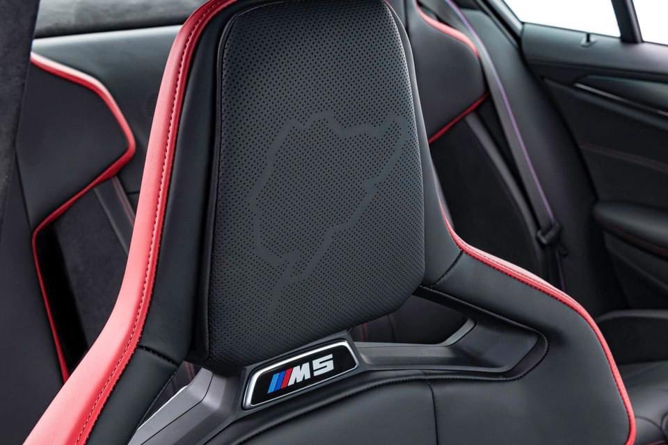 javaroco1's tweet photo. M5 CS, 635CV y 70kg menos con lo que consigue una aceleración de 0 a 100km/h en... ¡¡¡3 segundos!!! 😱
El M5 sigue siendo “la berlina más rápida del mundo”... 😍😍😍
#bmwm #TheM5 #bmwm5cs #mpower #cars #sportcars https://t.co/pBLN8yzXxI