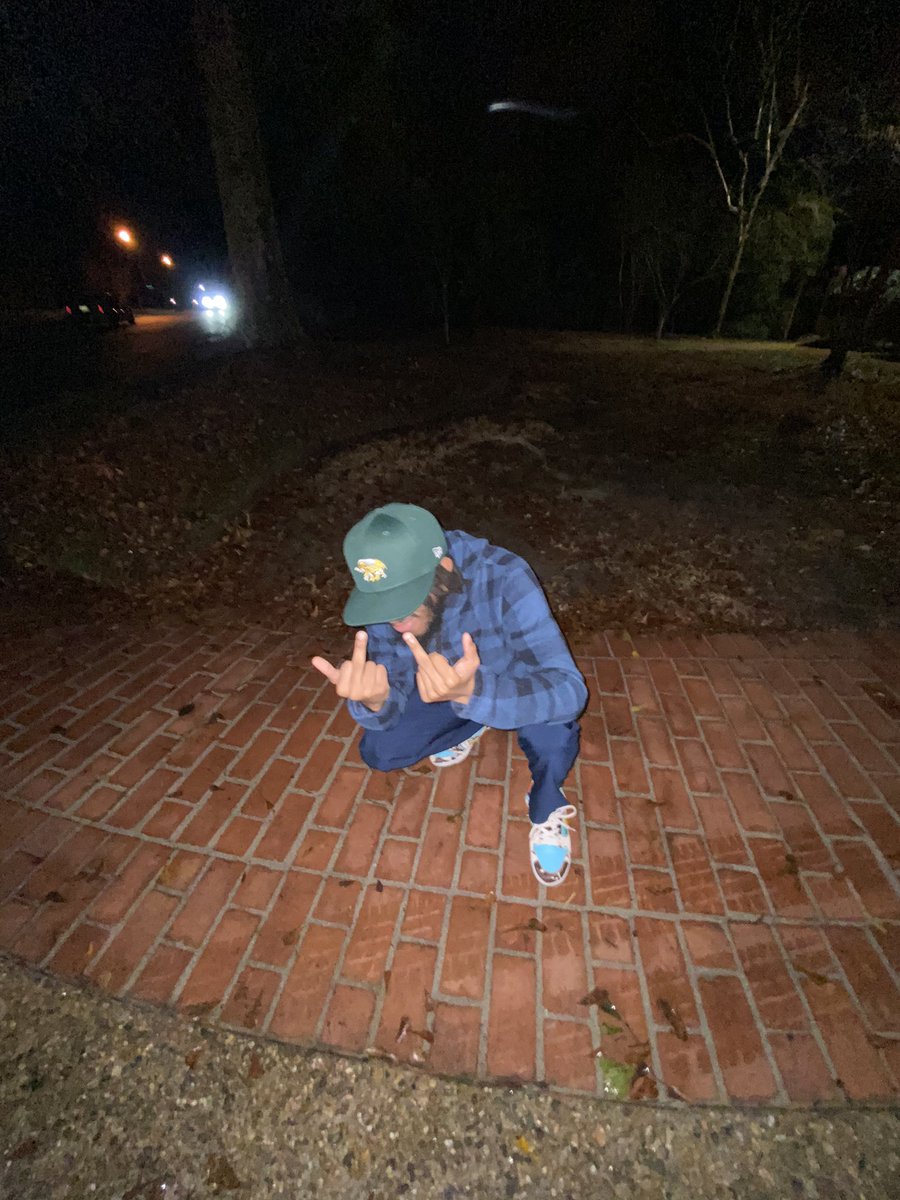 DonSZZN's tweet photo. Feel like Michael Vick come out the pocket for some Nike kicks. https://t.co/eX9U2qKcn6