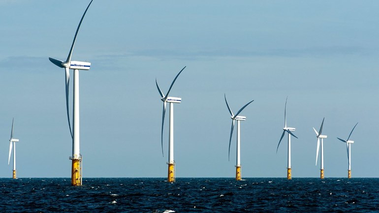 Direction_E_P's tweet photo. Objectif de Développement Durable n°7, #ODD : énergie propre et d’un coût abordable

3 navires transportant plusieurs lots d’équipements et matériels sont arrivés au port de #DMP, dans le cadre de la construction du projet éolien de 60MW à #Goubet

Lire 👉 https://t.co/YhJB8vEiJt https://t.co/RRsDHsmUb7