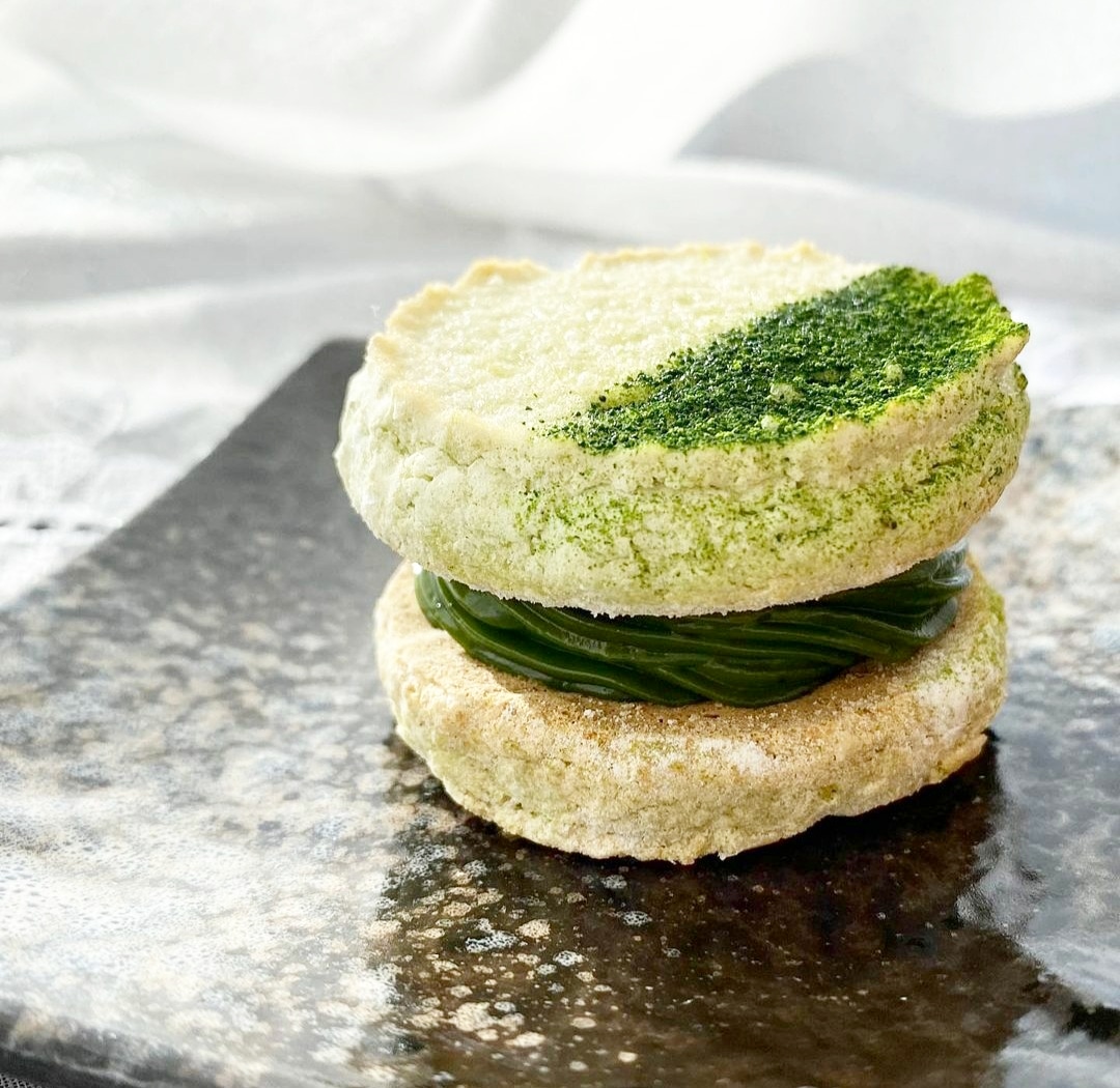 CHAMINGTea's tweet photo. 💚 Matcha Dreams 💚 Can you resist this deliciousness?
▪︎
#ChamingTea #CHAMING #teatime #photography #maccarons #Frühstück #breakfast #genießen #teahead #afternoontea #lecker #geschenkidee #matcha #matchatea #schwarzertee #oolong #darjeeling #grünertee #Kräutertee #matchalatte https://t.co/QmoRq2rmTn